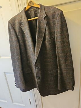 Vintage Kingsbridge Men's Grey/Red Tweed Windowpane All Wool Blazer 48T.  USA